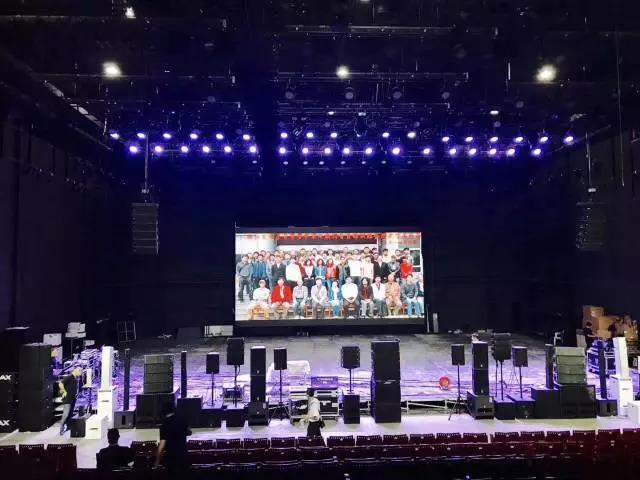 草莓视频下载网址设备在舞台演出中的重要作用